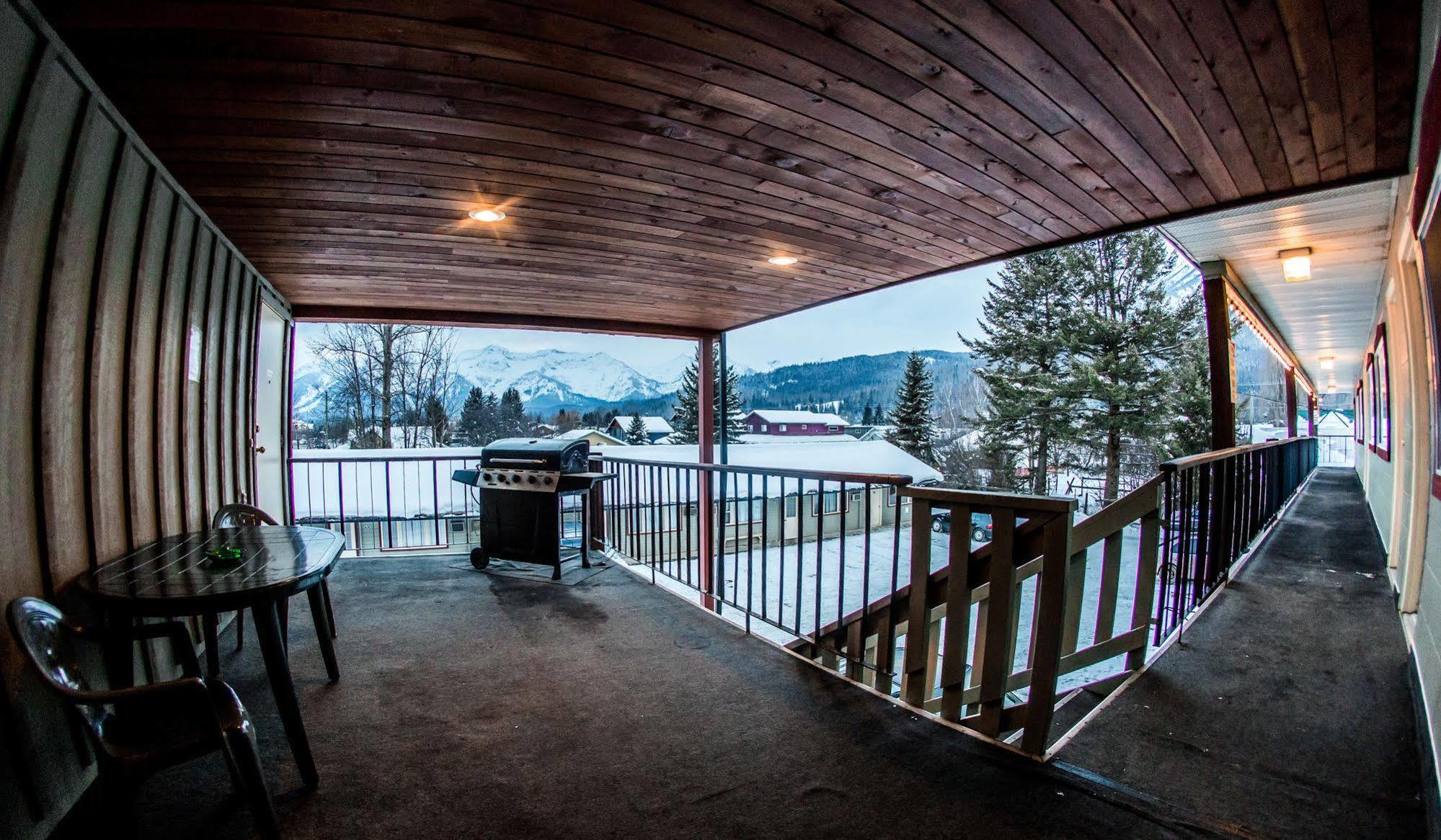 Snow Valley Lodging Villa Fernie Exterior photo